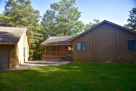 Front view Lodge Lake house Picture